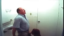 Роб Джин задоволява  ...