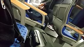Брюнетка студент Ари ...