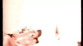 Скриване Холи Хендри ...